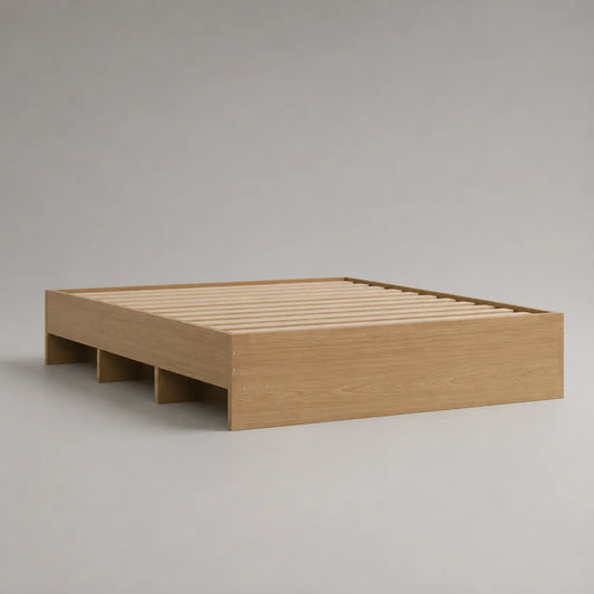 Bettgestell aus Spanplatte und Kiefernholz mit Lattenrost, Eichefarben, Liegefläche 140 x 200 cm, Gesamtmaß 204 x 144 x 45 cm